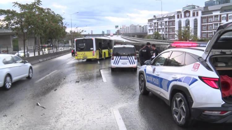<p>İhbar üzerine olay yerine sağlık, itfaiye ve polis ekipleri sevk edildi. İlk müdahalesi olay yerinde yapılan yaralılar ambulansla hastaneye kaldırıldı. Polis ekiplerinin yaptığı kontrolde şoförün 0.42 promil alkollü olduğu öğrenildi. </p>