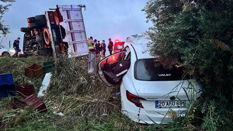 <p>Kaza, saat 17.30 sıralarında Denizli-İzmir karayolu üzerindeki Kavaklıdere kavşağında meydana geldi. Edinilen bilgiye göre, İsmail Göksen (39) yönetimindeki 45 Y 8708 plakalı kamyonet, yağış nedeniyle kayganlaşan yolda direksiyon hâkimiyetini kaybederek devrildi. </p>