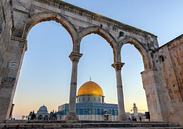<p>İsrail Başbakanı Binyamin Netanyahu, eylül ayında ABD Dışişleri Bakanı Marco Rubio ile birlikte, İsrail'in Kudüs'ün Eski Kent bölgesinde ve Mescid-i Aksa çevresinde kazdığı onlarca tünelden biri olan "Hacılar Yolu" adlı tünelin açılışını yapmıştı.</p>