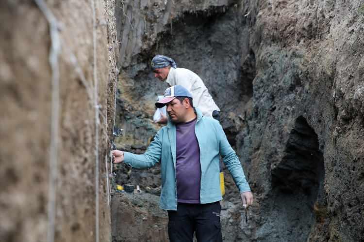 <p><span style="color:rgb(67, 67, 67)">Dr. Öğr. Üyesi Mutlu, AA muhabirine, Van'daki Başkale ve Erciş, Hakkari'deki Yüksekova ve Şemdinli, Ağrı'daki Tutak </span>fay<span style="color:rgb(67, 67, 67)">ları üzerinde kazı çalışmalarını tamamladıklarını söyledi.</span></p>