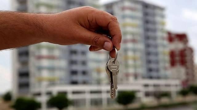 <p>Aradan geçen sürede en yüksek reel azalış oranı yüzde 14,9 ile 2024 Mayıs'ta görülürken düşüş ivmesi bu yılın eylül ayında da devam etti. Türkiye'deki konutların kalite etkisinden arındırılmış fiyat değişimlerini izlemek amacıyla hesaplanan Konut Fiyat Endeksi (2023=100), eylülde bir önceki aya kıyasla yüzde 1,7 artarak 195,7'ye çıktı.</p>