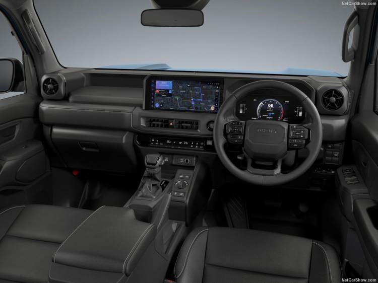 <p>"Land Cruiser FJ" olarak isimlendirilen otomobil, genel olarak normal Land Cruiser'la neredeyse aynı.</p>
