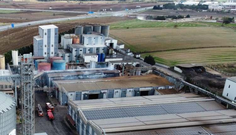 <p>Edirne’de yağ fabrikasının sıkıştırma tankında meydana gelen patlama sonucu 1 işçi yaralandı. Patlamanın ardından yangın çıktı. İtfaiye ekipleri yangını kısa süre içinde kontrol altına aldı.</p>
<p> </p>