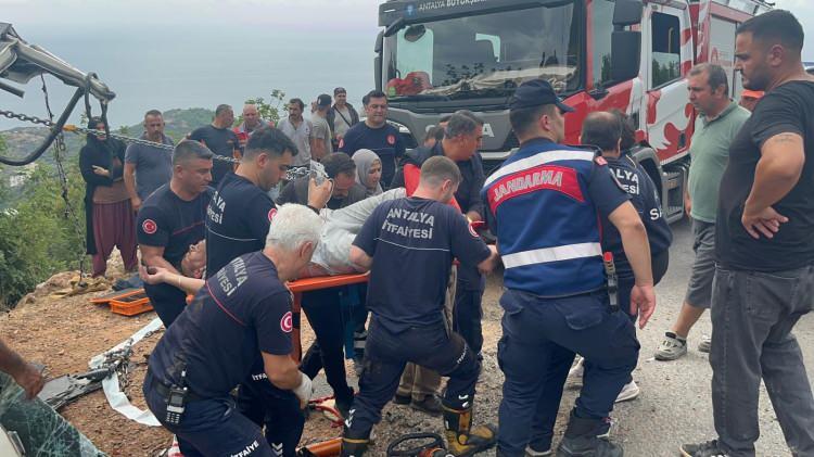 <p>Araçlarda sıkışan sürücüler ekiplerin yoğun çalışması sonucu bulundukları yerden çıkarıldı. </p>