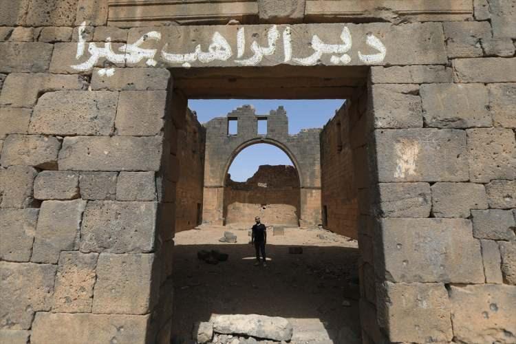 <p>Devrik Baas rejiminin verdiği zararları onarmadığını dile getiren Mikdad, yeni Suriye yönetiminden bölgenin yeniden restore edilerek, turizme kazandırılmasını istedi.</p>
