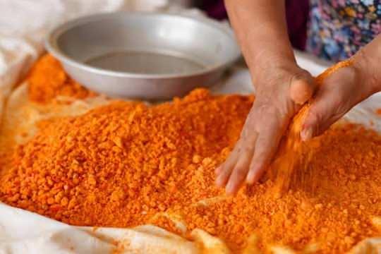 <p>Tarım ve Orman Bakanlığı ekipleri tarafından ülke genelinde gerçekleştirilen rutin denetimlerde, tarhana ve çeşitli gıda ürünlerinde yasaklı gıda boyası kullanımı tespit edildi.</p>
