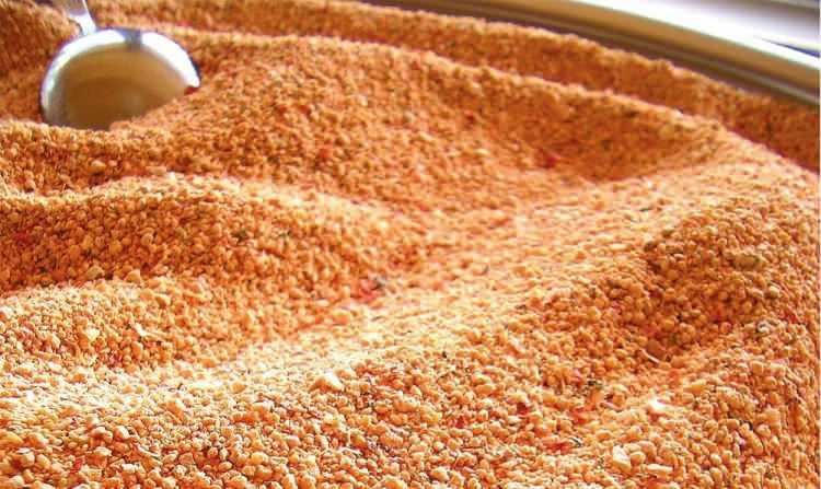 <p><span style="color:#800000"><strong>Bakanlık yetkilileri, vatandaşları alışveriş yaparken ürün etiketlerini dikkatle okumaları konusunda uyardı. “Renk katkısı, aroma artırıcı veya koruyucu içermeyen ürünler tercih edilmeli” denilen açıklamada, sağlıklı beslenme için doğal ve yerel üretim ürünlere yönelmenin önemine vurgu yapıldı.</strong></span></p>