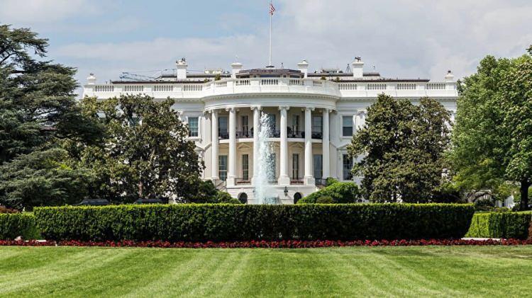 <p>Beyaz Saray'ın Doğu Kanadı'nın cephesinde, ABD Başkanı Donald Trump'ın 90 bin metrekarelik balo salonunun inşaatı için yıkım başladı.</p>
<p> </p>