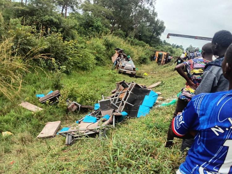 <p>Polis yetkilileri, kazayla ilgili soruşturmanın devam ettiğini ve kazanın nedenleri hakkında detaylı incelemenin sürdüğünü açıkladı.</p>