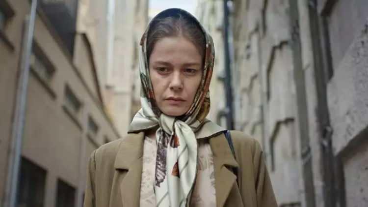 <p><strong>Burcu Biricik</strong>, muhabirin sorusuna gülerek,<span style="color:#800080"><em><strong> "Bu durum benim için geçerli değil. Ben köylüyüm çünkü" </strong></em></span>sözleriyle cevap verdi.</p>