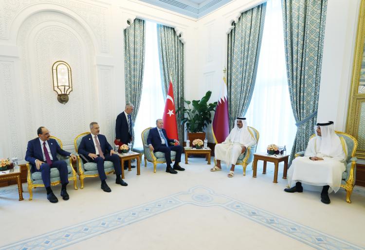 <p>Cumhurbaşkanı Erdoğan, resmi ziyareti kapsamında Katar'a ziyaret gerçekleştirdi.</p>