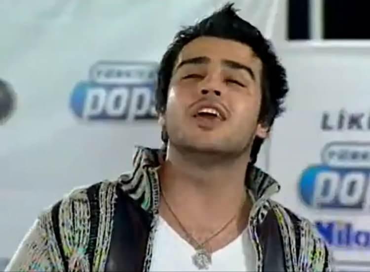 <p><span style="color:#800080"><em><strong>"İkincisi de Rıza Tamer. Ben Türkiye'deki ilk kadın jüri üyelerinden biriyim. 2003 yılında 'Popstar' diye bir yarışma vardı. Ben, Armağan Çağlayan, Ercan Saatçi, Ahmet San; çok kuvvetli bir ekibimiz vardı. Rıza Tamer şu anda çok güzel bir yolculukta. Sokak müzisyenliğinden nerelere geldi. Çok güzel şarkılar yazdı, acıklı bir hikayesi var. O dönem ise çok çocuktu. Ben ona 'ukala' gibi bir şey demiştim ama onu tatlılıkla söylemiştim."</strong></em></span></p>
