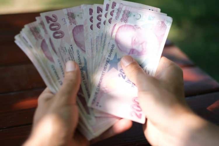 <p>Bir diğer dikkat etmeniz gereken şey basınç ve vanaların kontrolüdür. Hayati öneme sahip bu kontrolün önemini vurgulayan uzmanlar, termostatik vanaların uzun süre kapalı kalmasının sıkışmaya yol açarak ısının eşit dağılmasını engellediğini belirtiyor.</p>
<p> </p>
<p> </p>
<p> </p>