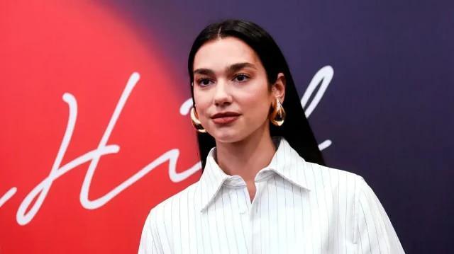 <p>Dua Lipa&rsquo;nın bu s&ouml;zleri, kısa s&uuml;rede sosyal medyada geniş yankı uyandırdı. Binlerce kullanıcı, sanat&ccedil;ının cesur a&ccedil;ıklamasını destekleyen paylaşımlar yaptı.</p>
