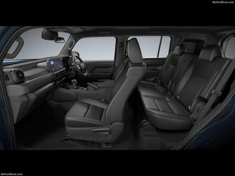 <p>Otomobilin iç kısmına baktığımız zaman da orijinal Toyota Land Cruiser modeli ile önemli benzerlikler görüyoruz. </p>
