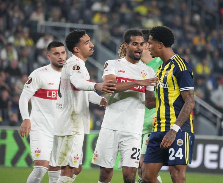 <p>n-tv: "Stiller'in İstanbul kazanındaki ihmali Stuttgart'ta endişeleri artırdı"<br />
<br />
“VfB Stuttgart, İstanbul deplasmanında Domenico Tedesco'nun Fenerbahçe'sine karşı zorlu bir mücadele verdi. Daha da kötüsü, Alman milli takımının yıldızı Angelo Stiller'in hatasıydı. Stiller, rakibinin formasını fazla safça çekti. Stuttgart için talihsizlik: VAR birkaç kez müdahale etmek zorunda kaldı ve sonuçta Avrupa Ligi'nde ikinci deplasman yenilgisini aldılar.”</p>