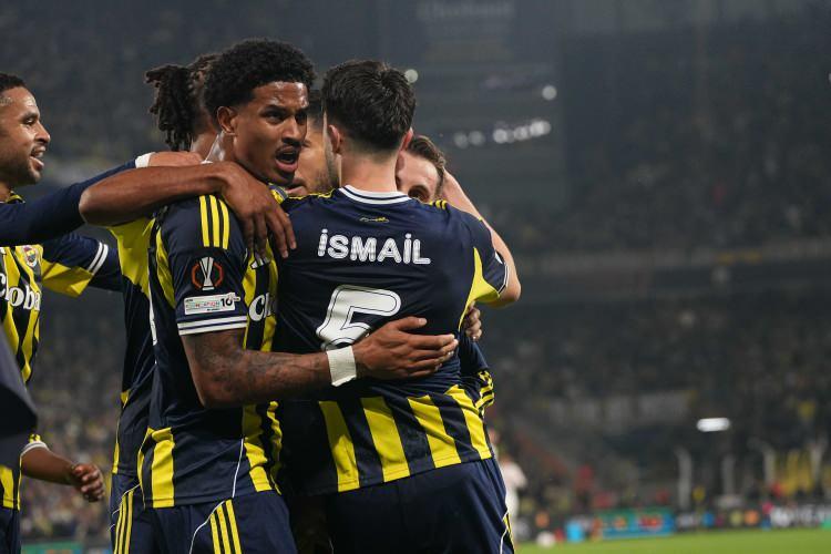 <p>t-online: "İstanbul'un "Cehennemi"nde penaltı fırtınası: Stuttgart kaybetti"<br />
<br />
"Boğaziçi'ndeki maçta Stuttgart sahada güçlü rakiple mücadele etmekle kalmadı, hakem de üç kez spot ışıkları altındaydı. Hakem Jakob Kehlet, sadece ilk penaltı pozisyonunda değil, sonraki iki penaltı pozisyonunda da ilgi odağıydı."</p>