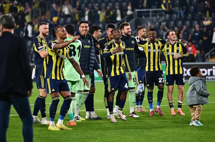 <p>Fenerbahçe, UEFA Avrupa Ligi'nde sahasında Stuttgart ile karşılaştı.</p>