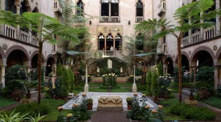 <p><span style="color:#B22222"><strong>2) Isabella Stewart Gardner Museum, Boston — 13 eser (18 Mart 1990)</strong></span></p>
<p> </p>