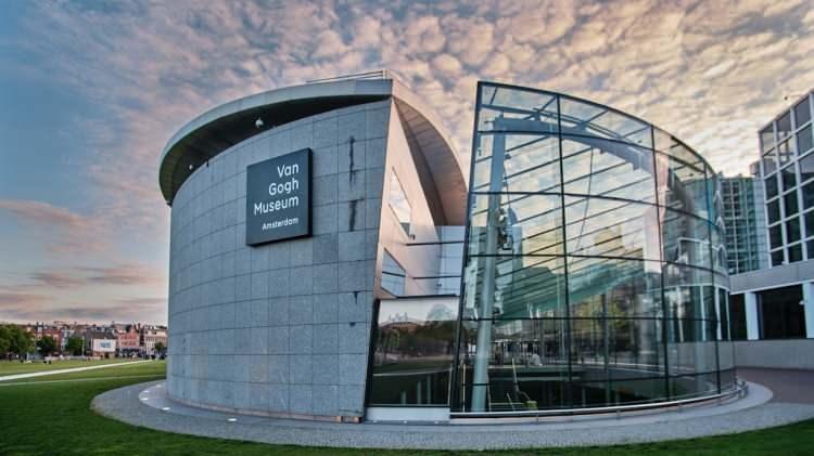 <p><span style="color:#B22222"><strong>5) Van Gogh Museum — Amsterdam (7 Aralık 2002)</strong></span></p>
<p> </p>