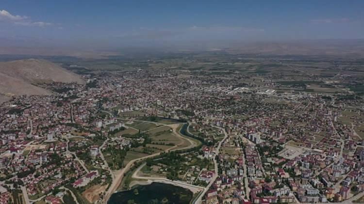 <p>Kahramanmaraş Elbistan nüfusu 127.755</p>
<p> </p>