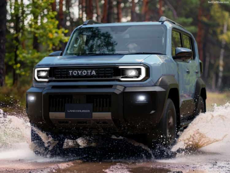 <p>Açıklamaya göre, 'mini' Land Cruiser'ın fiyatının normal Land Cruiser'a göre çok daha düşük olacağı belirtildi.</p>