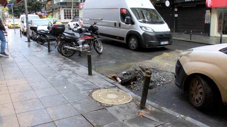 <p>Yine Nişantaşı Vali Konağı Caddesi'nde de yolda &ccedil;&ouml;kme yaşandı.</p>
