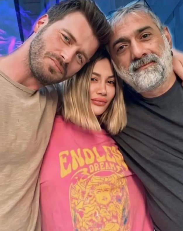 <p>Ünlü oyuncu Kıvanç Tatlıtuğ, bu kez kardeşi Melisa Dilara Tatlıtuğ ile gündeme geldi.</p>