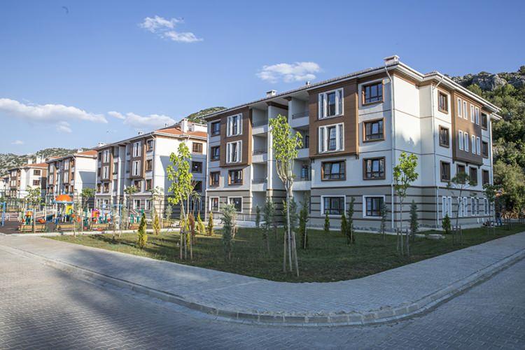 <p><span style="color:#B22222"><strong>ANADOLU İLLERİ İÇİN ÖDEME PLANI ŞÖYLE:</strong></span></p>
<p> </p>
<p>55 METREKARELİK 1+1</p>
<p> </p>
<p>Satış Fiyatı: 1 milyon 800 bin TL</p>
<p>Taksit Tutarı: 6 bin 750 TL</p>