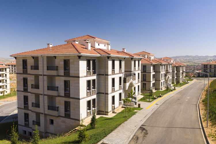 <p>80 METREKARELİK 2+1</p>

<p> </p>

<p>Satış Fiyatı: 2 milyon 650 bin TL</p>

<p>Taksit Tutarı: 9 bin 938 TL</p>
