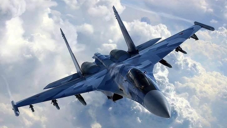 <p><strong>Bir başka yüksek hızlı askeri uçak harikası olan Su-27 Flanker, Sovyet icadının en önemli örneğidir.</strong></p>
<p> </p>
<p>Maksimum hızı Mach 2.35 veya 1,553 mph olan Flanker, hava üstünlüğü görevleri için optimize edilmiştir ve it dalaşlarında zorlu bir rakiptir.</p>