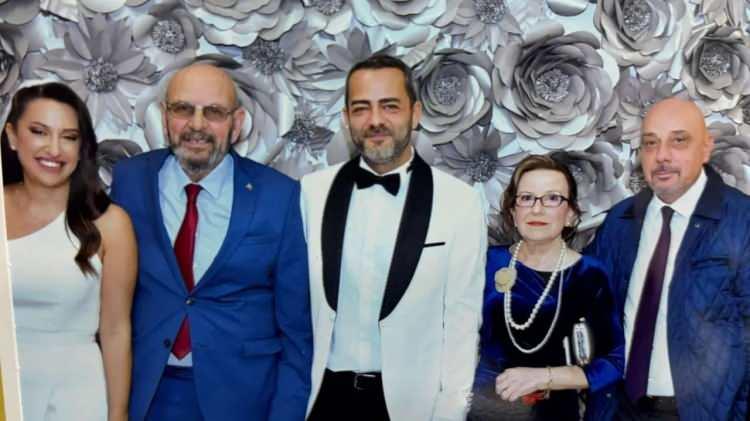 <p>G&ouml;sterişten uzak ve sade bir şekilde d&uuml;zenlenen bu d&uuml;ğ&uuml;n t&ouml;reni, <strong>Fırtına'nın takip&ccedil;ileri tarafından takdir edildi.</strong></p>
