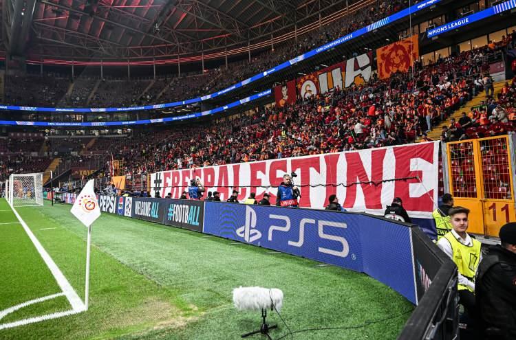 <p>Galatasaray taraftarı, Filistin'e desteğini yineledi.</p>