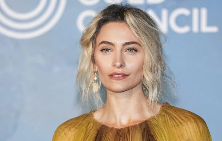 <p>2018 yılında görülen davada Paris ve avukatları da mirasın yöneticileri John Branca ve John McClain'i <span style="color:#800080"><strong><em>"aşırı prim ödemeleri almakla"</em></strong></span> suçladı. Avukatların mahkemeye sunduğu dilekçede:</p>