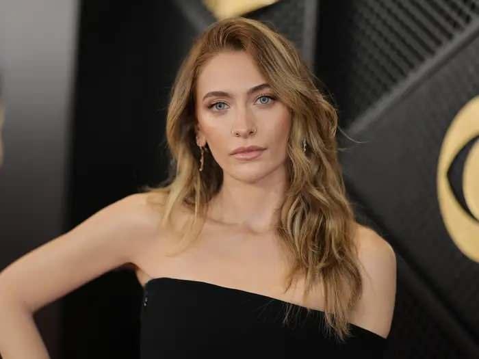 <p><span style="color:#800080"><em><strong>"Yalnızca altı aylık dönemde üç hukuk firmasına toplam 625 bin dolar ödenmiş. Bu ödemelerin bir kısmı zaten yüksek ücret alan avukatlara verilmiş 'ek ikramiyeler' gibi görünüyor."</strong></em></span> ifadelerine yer verilmişti.</p>