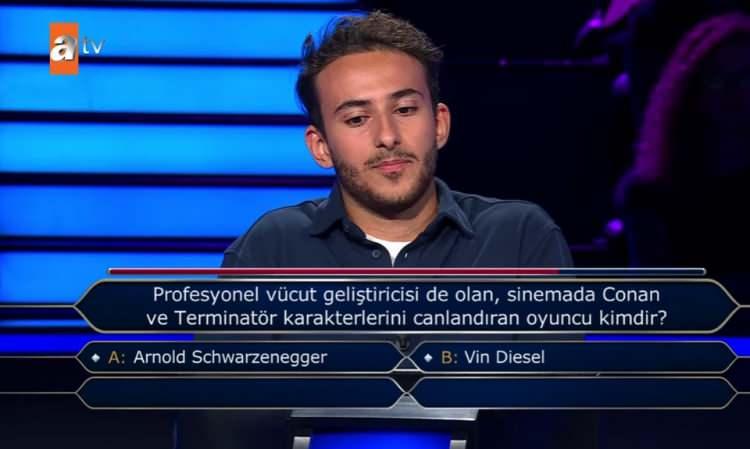 <p>Yarışmacı önce yarı yarıya joker hakkını kullandı.</p>