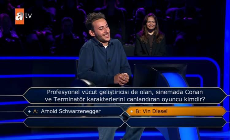 <p>Yarışmacı <strong>'A- Arnold Schwarzenegger' ve 'B- Vin Diesel'</strong> arasında kaldı ve cevabı bilmediğini dile getirdi. Yarışmacı daha sonra<strong> 'B- Vin Diesel' </strong>cevabını vererek ünlü sunucu dahil herkesi şaşırttı.</p>