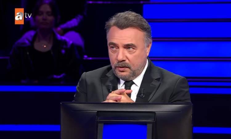 <p>Doğru cevabın <strong>'A- Arnold Schwarzenegger'</strong> olduğunu gören yarışmacı hayal kırıklığına uğrarken Oktay Kaynarca yarışmacıya tepki göstererek, <strong>"Çok ilginç. Neredeyse senin kuşağındaki birçok kişi biliyor aslında, seyretti ve çok sık tekrarlanıyor. Herkes de biliyor. Senin için kolay bir soruydu ama demek ki ilgilenmemişsin" </strong>dedi.</p>