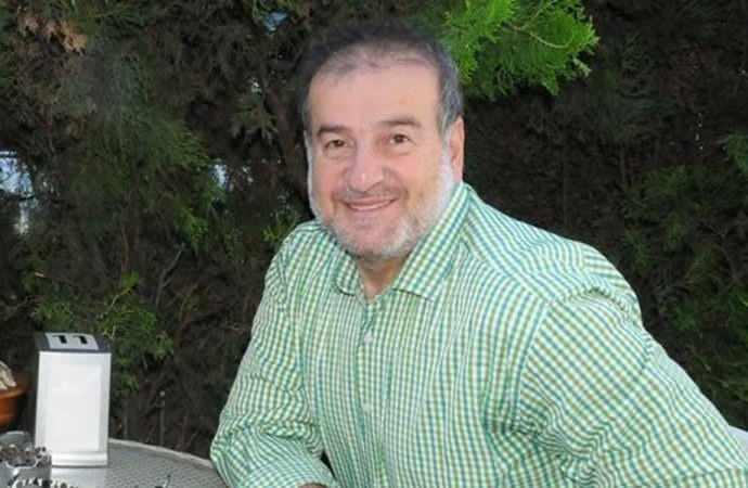 <p>"Müge ile 9 yıl evli kaldık. Arada bir ayrıldık, tekrar evlendik. İki gün ayrı kaldık, 3. gün geldi özür diledi. Müthiş bir aşktı ve herkes bizi gösteriyordu ama demek ki olmadı" dedi.</p>
<p> </p>