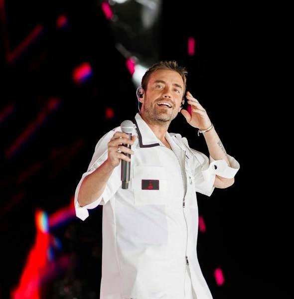 <p>Türk pop müziğinin sevilen isimlerinden Murat Dalkılıç, doğuştan gelen kemik sorunu sebepleriyle bir kez daha burun ameliyatı geçirdi.</p>