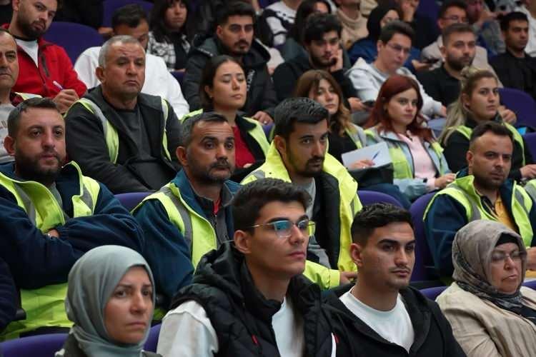 <p>Konferansın ardından İHA'ya açıklamalarda bulunan Moriwaki, Marmara Bölgesi'nde muhtemel büyük depremlere karşı uyarıda bulundu.</p>