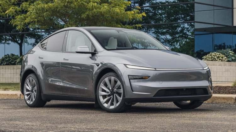 <p>ABD'de üretilen Ford ve Tesla marka araçların fiyatlarında da düşüş yaşanması bekleniyor.</p>
<p>Tesla, Model Y'yi Türkiye'ye Berlin'deki fabrikasından ihraç ediyor. </p>
<p> </p>