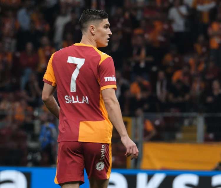 <p>* Roland Sallai</p>
