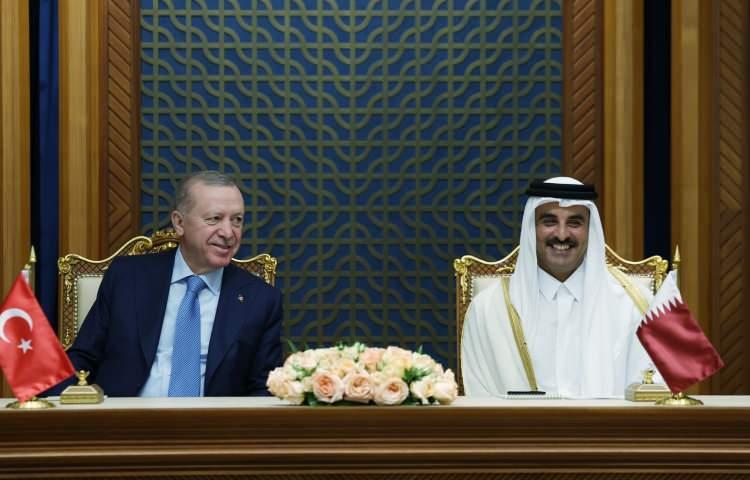 <p>Emirlik Divanı'ndaki baş başa ve heyetler arası görüşmelerin ardından Cumhurbaşkanı Erdoğan ve Katar Emiri Şeyh Al Sani, Türkiye-Katar Yüksek Stratejik Komite 11. Toplantısı'na başkanlık etti</p>