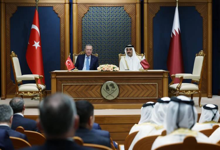 <p>"Türkiye Cumhuriyeti ve Katar Devleti Arasında Yüksek Stratejik Komite On Birinci Toplantısına İlişkin Ortak Bildiri", Dışişleri Bakanı Hakan Fidan ve Katar Başbakanı ve Dışişleri Bakanı Şeyh Muhammed bin Abdurrahman Al Sani tarafından imzalandı.</p>