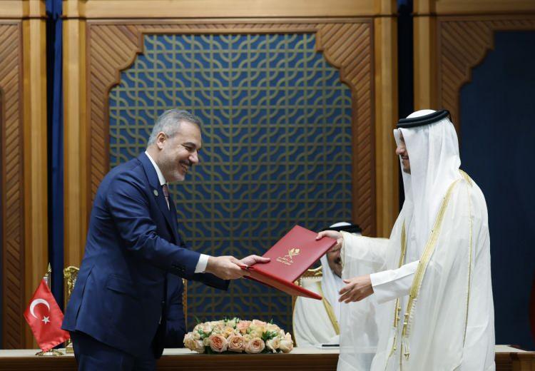<p>"Savunma Sanayi Alanında İşbirliğine İlişkin Mutabakat Zaptı"nı, Savunma Sanayi Başkanı Haluk Görgün ile Başbakan Yardımcısı ve Savunma Bakanı Şeyh Saud bin Abdurrahman bin Hasan bin Ali Al Sani imzaladı.</p>
<p> </p>