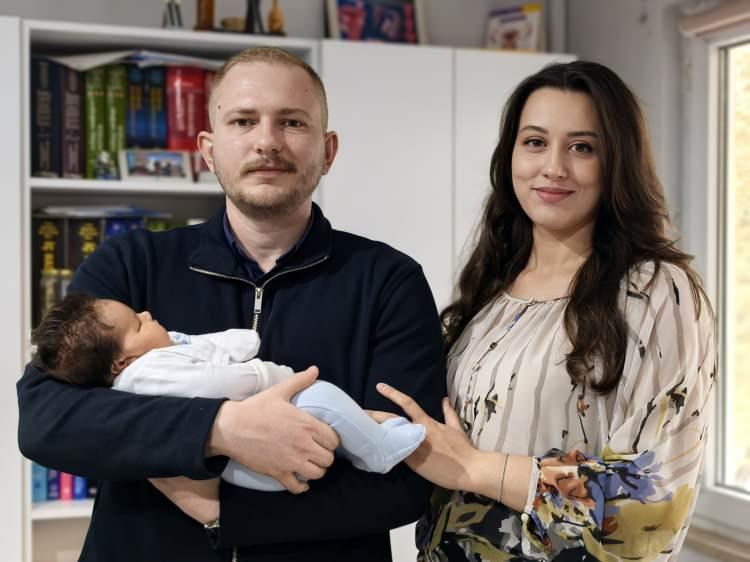 <p>Baba Murat Bircan," Teşekkür ederiz. Mutluyuz, bütün çocuk doktoru hocamıza da teşekkür ediyoruz Kadın doğum İbrahim hocamıza, çocuk doktoru Kahraman hocaya da teşekkür ediyoruz, sağ olun. Sevindik mutlu olduk, çok şükür" dedi</p>
<p> </p>