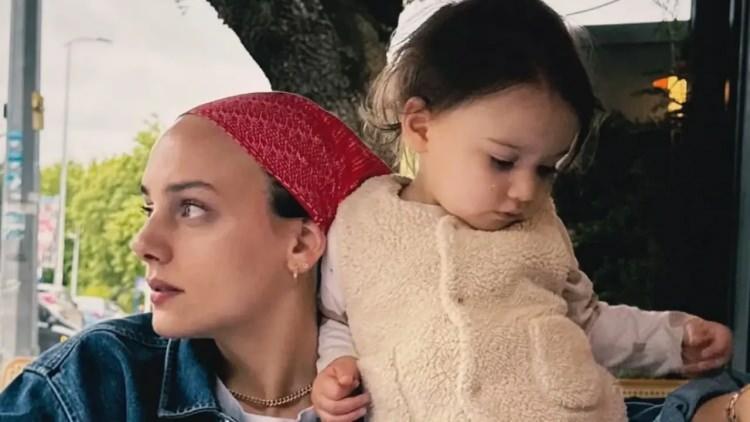 <p>Oben Alkan, sosyal medya hesabından yaptığı yeni açıklamada yoğun bakımdan normal odaya alındıklarını duyurdu.</p>
