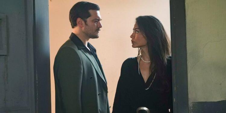 <p><strong>B&ouml;l&uuml;m başı maliyeti 26 milyon TL olan diziden &Ccedil;ağatay Ulusoy b&ouml;l&uuml;m başı 3 milyon 250 bin TL, Demet &Ouml;zdemir ise 2 milyon TL kazanıyor.</strong></p>
