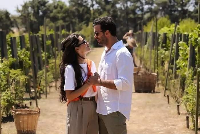 <p><strong>Dizilerin b&ouml;l&uuml;m başı maliyetlerinin 18 ila 35 milyon TL arasında değiştiği &ouml;ne s&uuml;r&uuml;l&uuml;rken &uuml;nl&uuml; oyuncuların kazan&ccedil;ları da adeta servet değerinde. Yeni &Ccedil;ağ Gazetesi yazarı M&uuml;ge Dağıstanlı, k&ouml;şesinde televizyon d&uuml;nyasının mali tablolarını tek tek a&ccedil;ıkladı.</strong></p>
